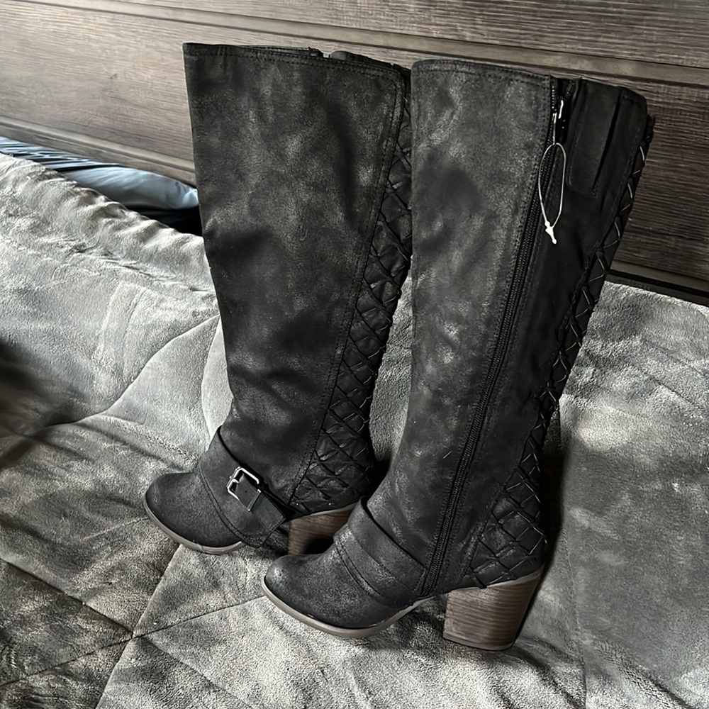 Size 5.5 knee high boots. 2 inch heel, black